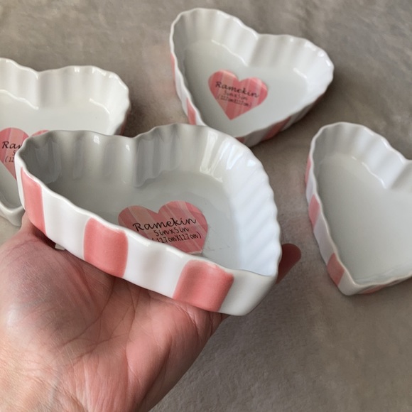 New...4 pink and white Heart decorative dishes - Picture 4 of 12